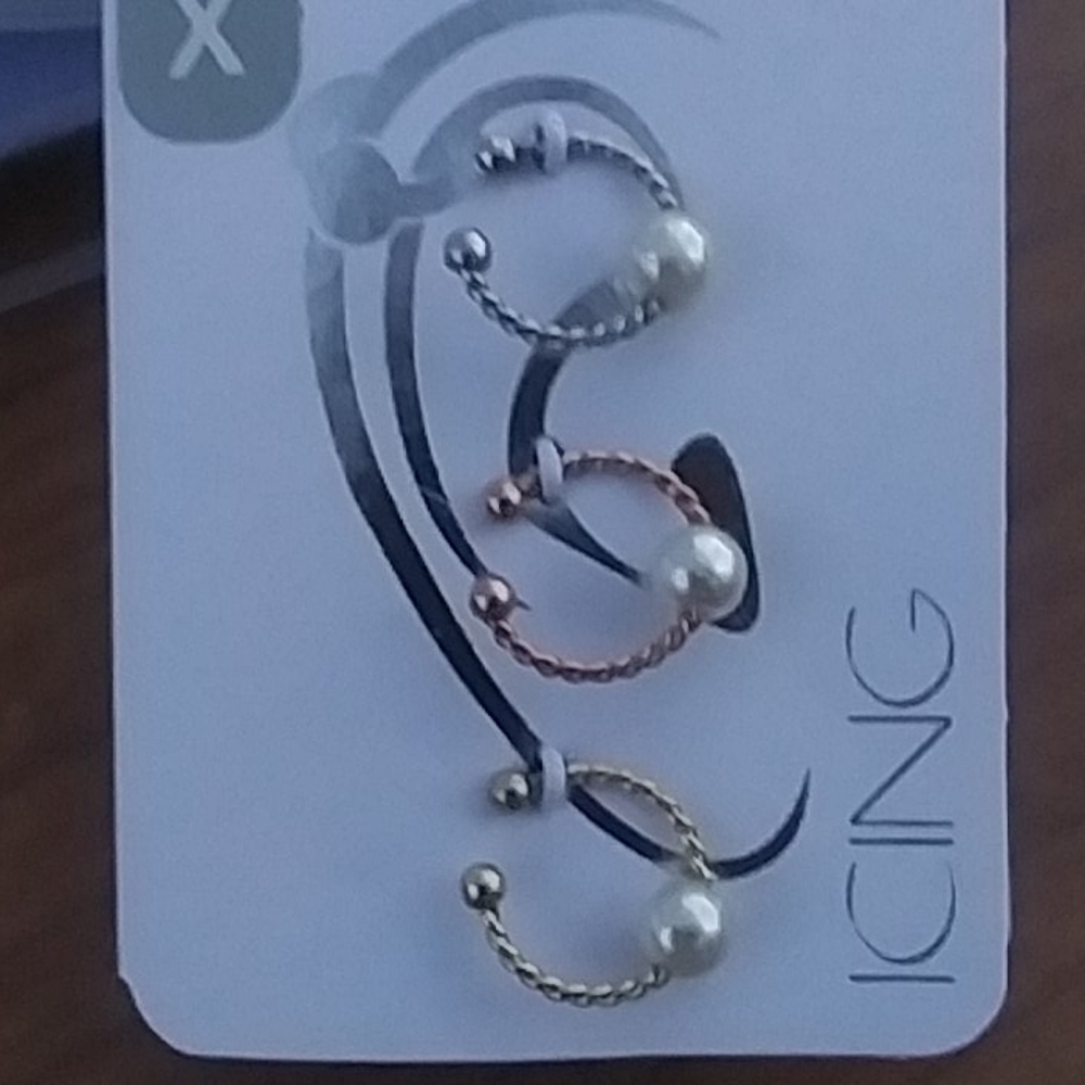 NWT "Icing" 3 pk. Adjustable jewerly rings